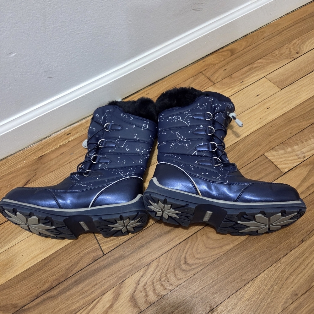 Lands' End Snowflake Insulated Snow Boot in Constellation Print - Picture 8 of 12